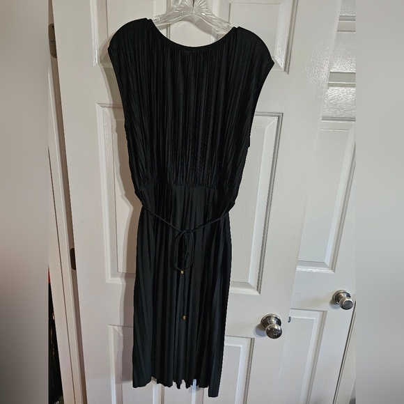 H&M Black Pleated Midi Dress Size M Sleeveless Belted Waist Elegant Party Y2K - Picture 2 of 7